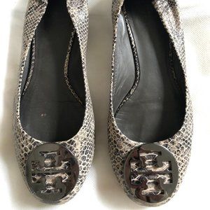 Tory Burch Revas, grey/black snake print, size 9